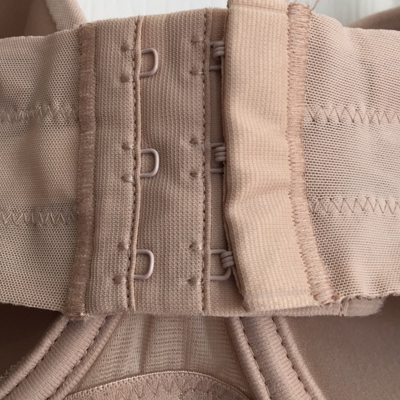 Chantelle Women’s Padded Underwire Bra - Picture 4 of 6